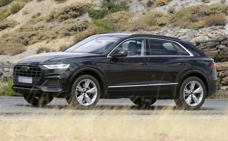 Audi Q8 necamuflat