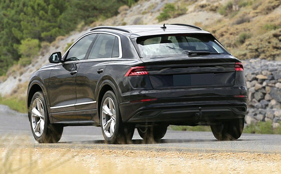 Audi Q8 necamuflat