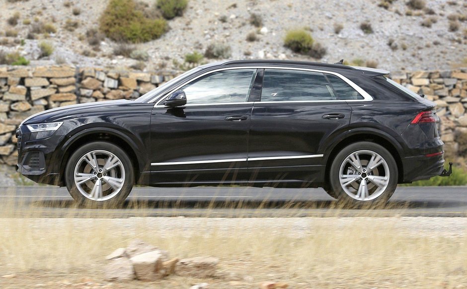 Audi Q8 necamuflat