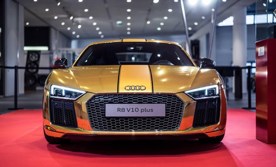 Audi R8 auriu