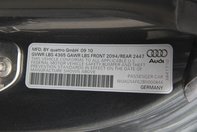 Audi R8 cu motor V10 si cutie manuala
