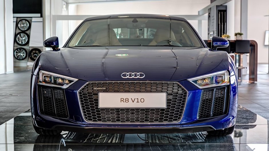Audi R8 in Santorini Blue