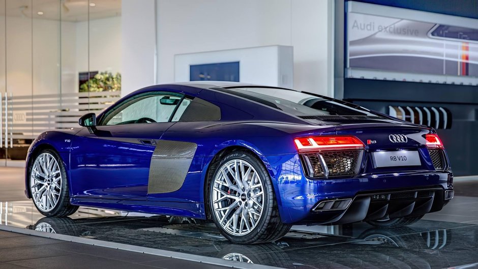 Audi R8 in Santorini Blue