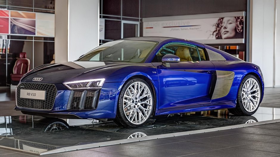 Audi R8 in Santorini Blue