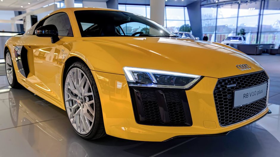 Audi R8 V10 Plus in Vegas Yellow