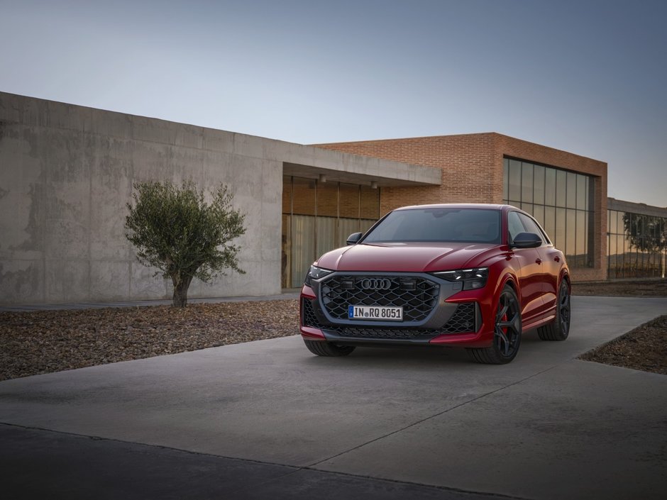 Audi RS Q8 si Audi RS Q8 Performance
