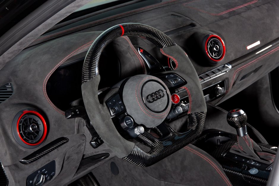 Audi RS3 cu interior din Alcantara