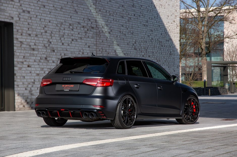 Audi RS3 cu interior din Alcantara