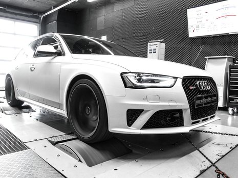 Audi RS4 Avant de la Mcchip-DKR