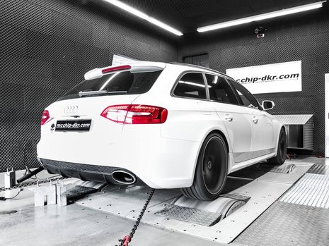 Audi RS4 Avant de la Mcchip-DKR