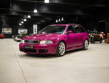 Audi RS4 Avant in Bordeaux Violet