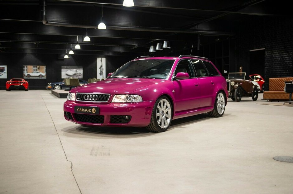 Audi RS4 Avant in Bordeaux Violet