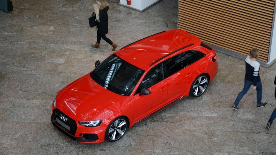 Audi RS4 in Misano Red