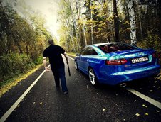 Audi RS6 albastru cromat