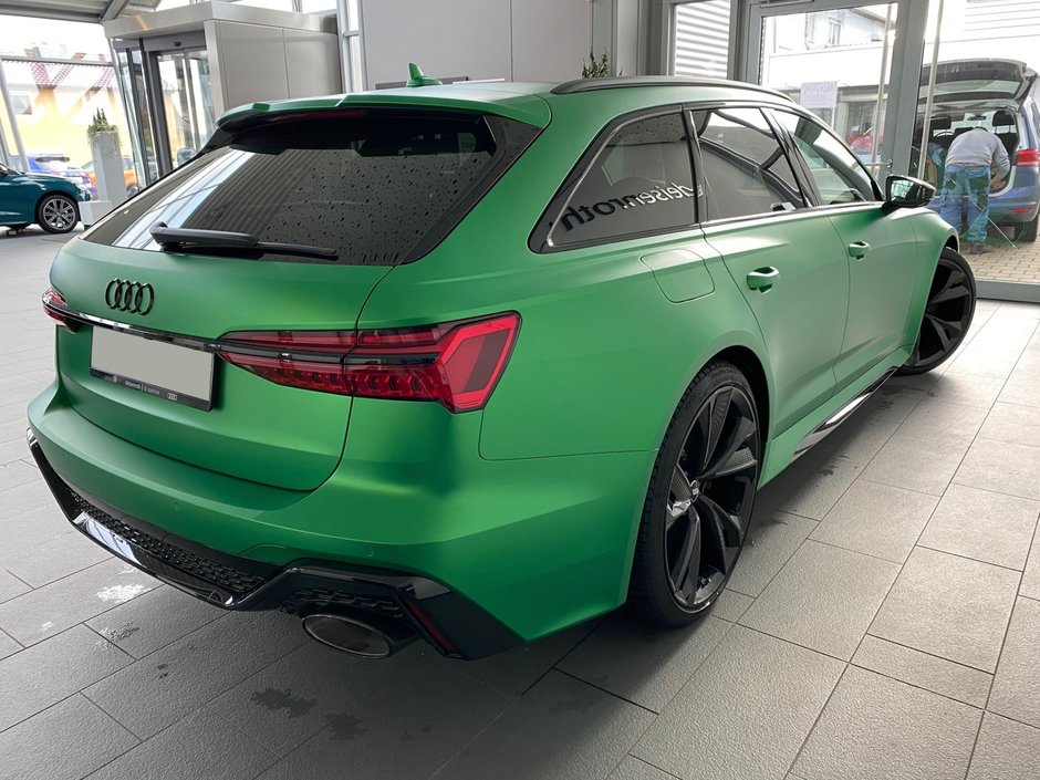 Audi RS6 Avant in Boston Green Matt metal