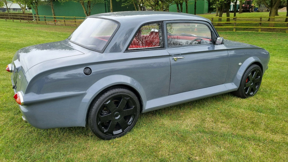 Audi S4 cu caroserie de Vauxhall Victor