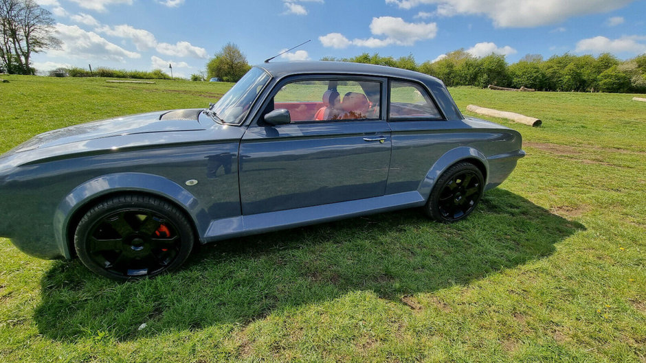 Audi S4 cu caroserie de Vauxhall Victor