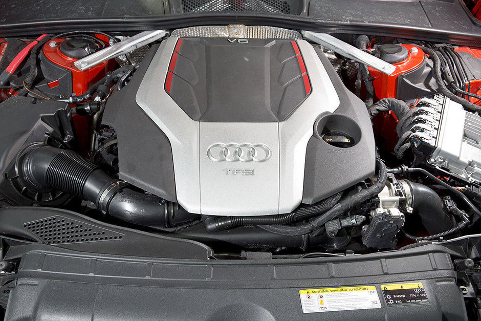 Audi S5 Sportback vs Kia Stinger