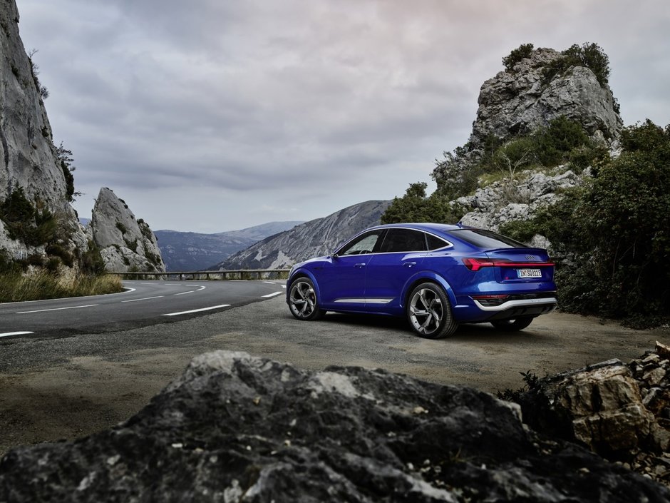 Audi SQ8 E-Tron si Audi SQ8 Sportback E-Tron