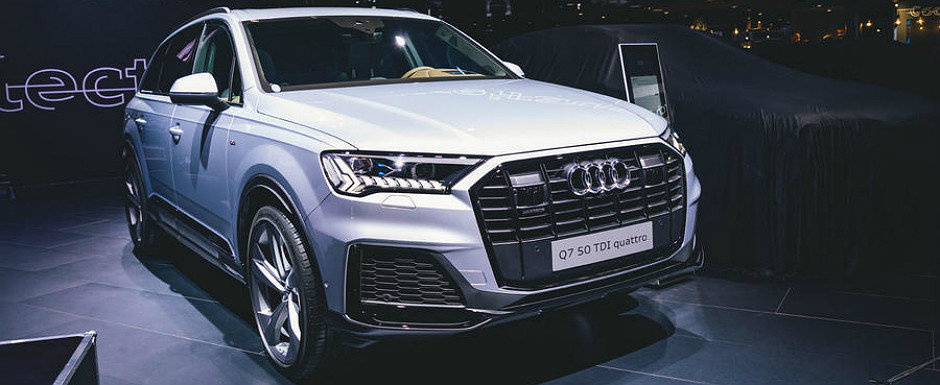 Audi tocmai a ieftinit noul Q7 cu aproape 5.000 de euro. Uite cat costa acum SUV-ul german pe piata auto din Romania Audi tocmai a ieftinit noul Q7 cu aproape 5.000 de euro. Uite cat costa acum SUV-ul german pe piata auto din Romania