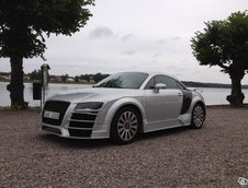 Audi TT convertit in R8