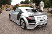 Audi TT convertit in R8