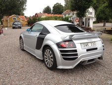 Audi TT convertit in R8