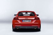 Audi TT RS si R8 cu elemente Audi Performance