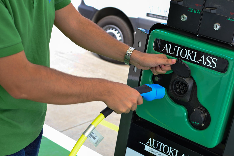 Autoklass inaugureaza prima retea de statii pentru incarcarea GRATUITA a masinilor electrice Autoklass inaugureaza prima retea de statii pentru incarcarea GRATUITA a masinilor electrice