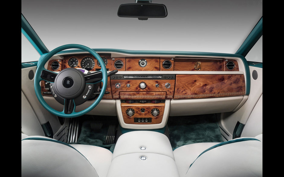 Automobilele Rolls-Royce se vand ca painea calda: record pentru 2014