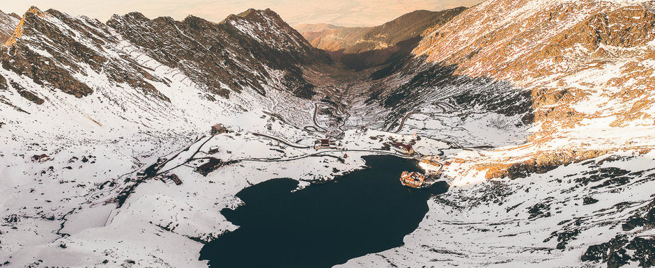 Autoritatile s-au pus pe treaba. A inceput curatarea TRANSFAGARASANULUI, cel mai frumos drum montan din lume