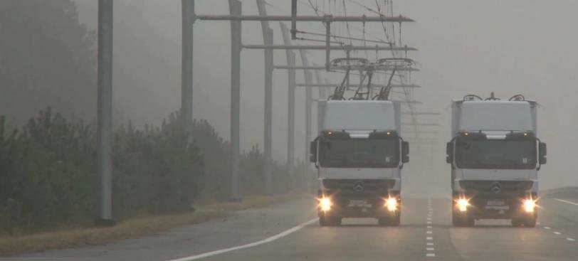 Autostrazile electrice pentru camioane, o realitate. Uite cum arata un camion-tramvai!