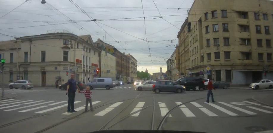 Aventuri cu pistoale si masini in traficul din Rusia Aventuri cu pistoale si masini in traficul din Rusia