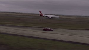 Avion versus Masina. Intrecere intre un Boeing 737 si o Tesla Model S