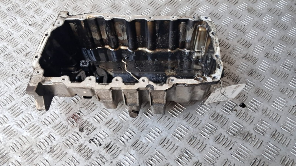 Baie ulei Vw Passat B6 1.6 TDI cod motor CAY an 2010 cod 03G103603AD / 03G103603AF