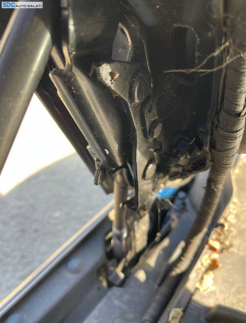 Balama Capota Dreapta Completa cu Capsa Pirotehnica Protectie Pieton Audi A4 B9 2016 - 2025 Cod 8W08...