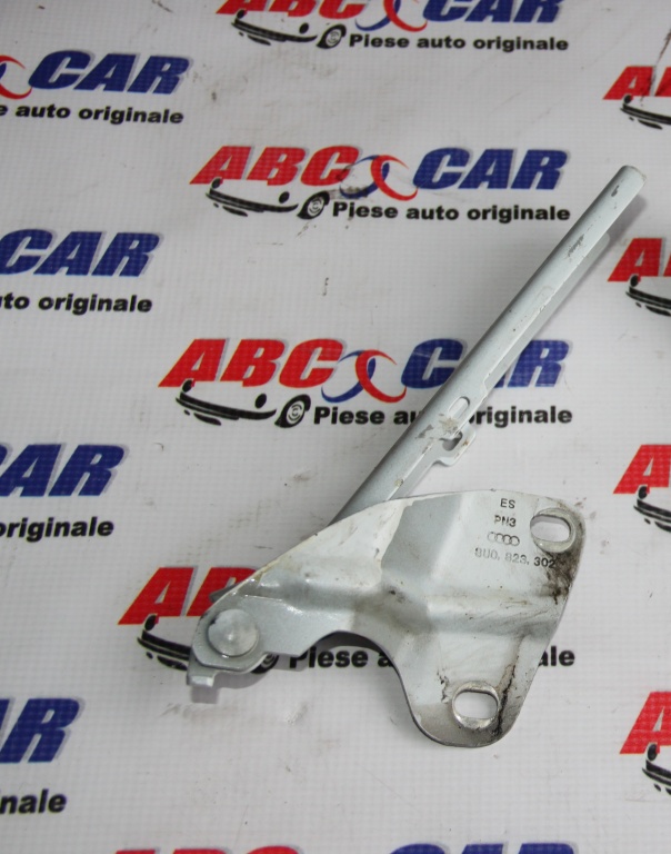 Balama dreapta capota Audi Q3 8U cod: 8U0823302 model 2013