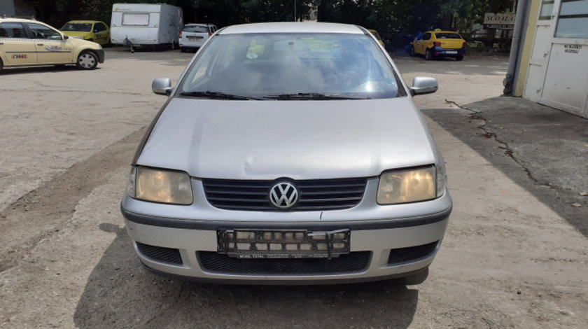 Balama inferioara usa spate stanga Volkswagen Polo generatia 3 [1994 - 2001] Classic Sedan