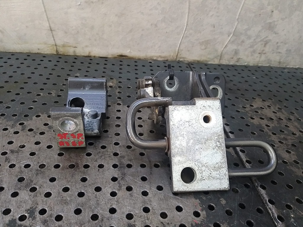 Balamale usa stanga spate audi a3 8p 8p4833401a