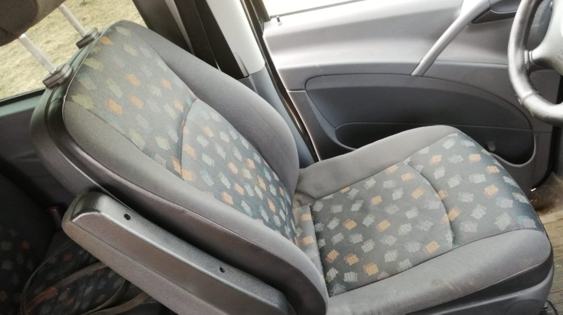 Bancheta spate interior complet 5 scaune Mercedes Vito 111cdi w639 motor 2.2cdi 646 dezmembrez dezmembrari