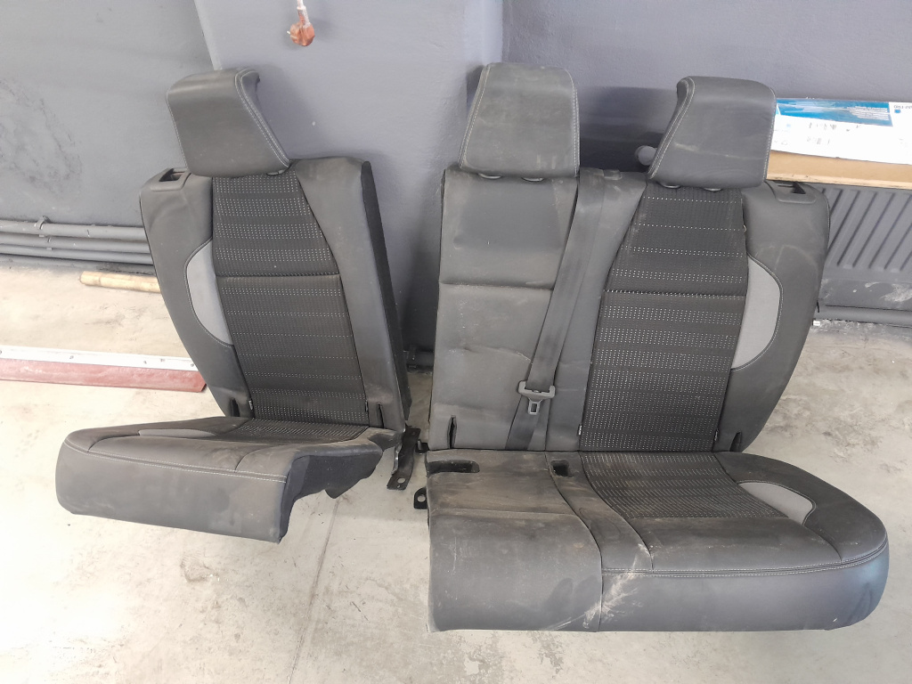 Bancheta spate Peugeot 2008 - Benzina 2015, -