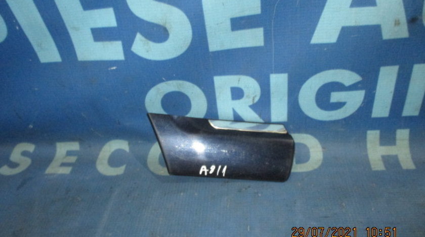 Bandou aripa Audi A8; 4D0853971D