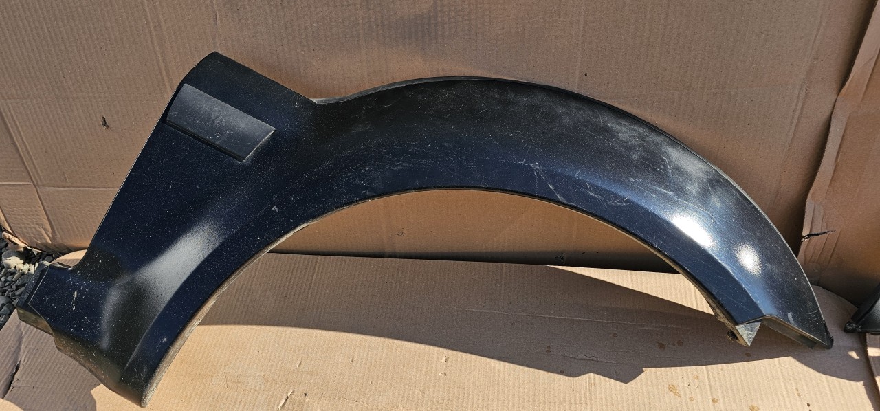 Bandou aripa dreapta fata Suzuki Jimny 2000 2001 2002 2003 2004 2005 2006 2007