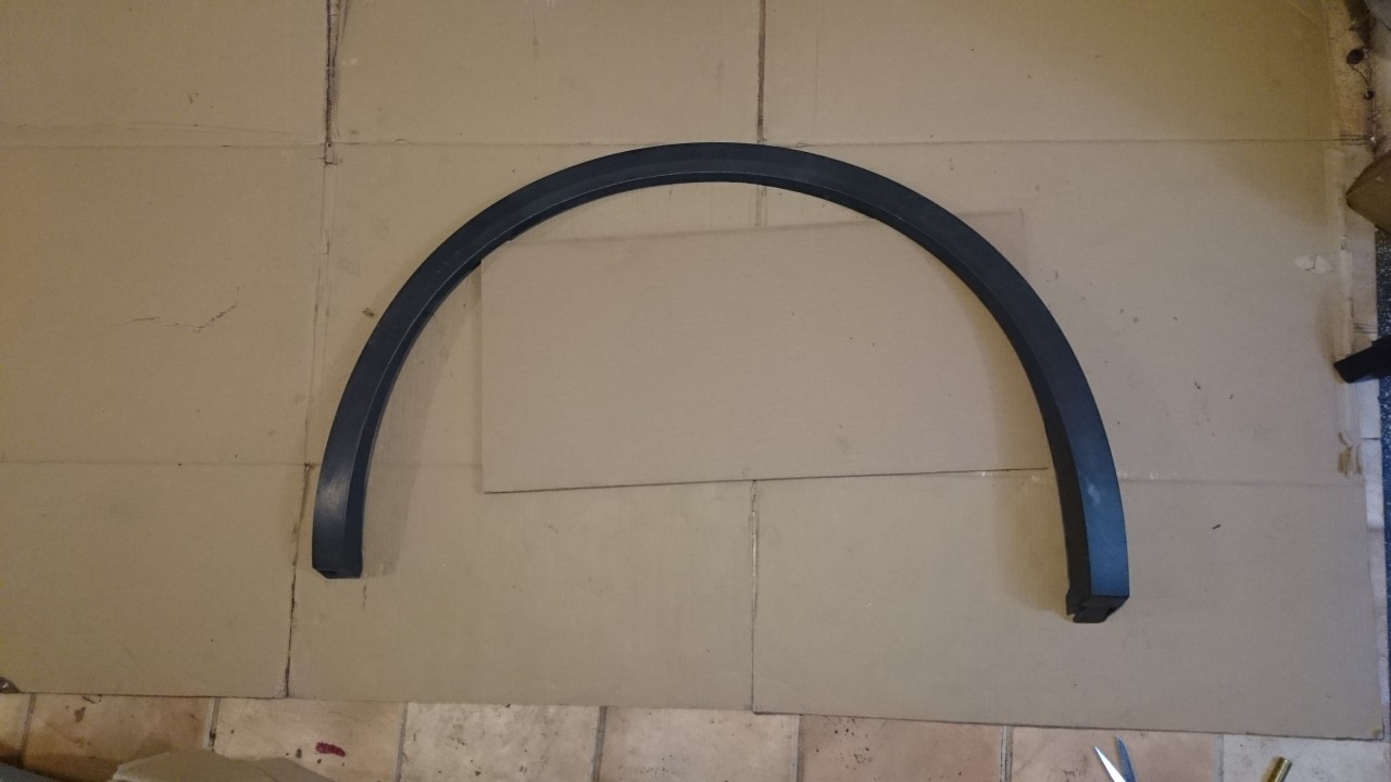 Bandou aripa dreapta spate VW Touareg 76 (2018-2020) cod 760853818D overfender