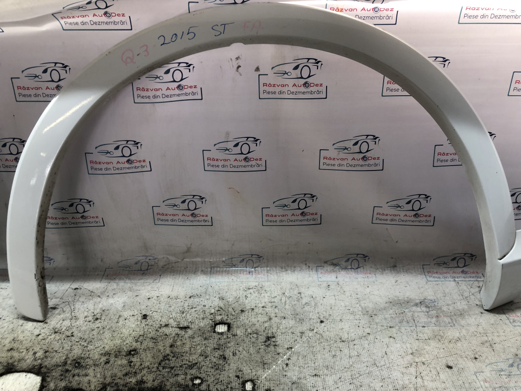 Bandou aripa stânga fata Audi Q3 2011