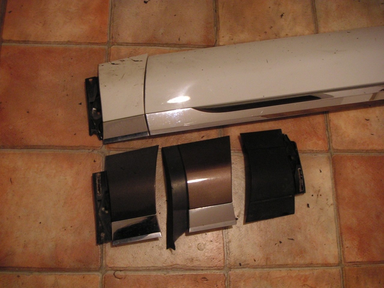 Bandou aripa stanga dreapta fata VW Touareg (2011-2014) cod 7P6854940H