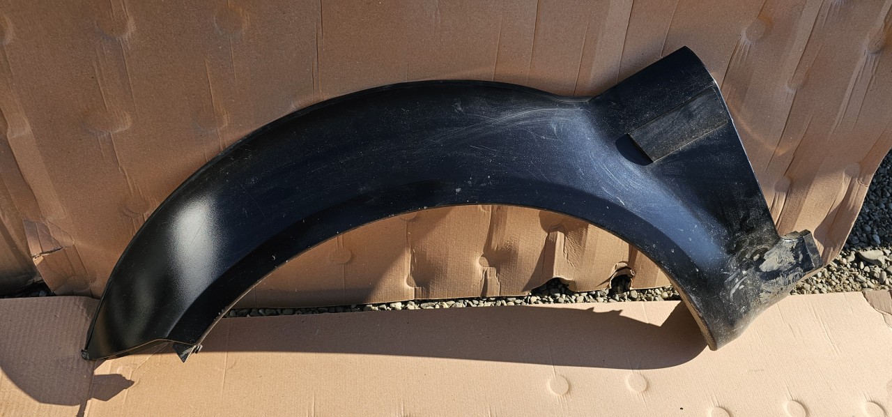 Bandou aripa stanga fata Suzuki Jimny 2000 2001 2002 2003 2004 2005 2006 2007