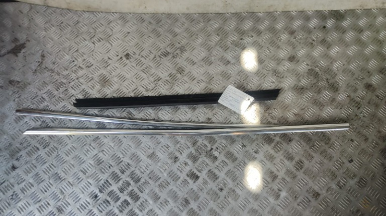 Bandou cromat caroserie BMW Seria 5 F10 2.0 D cod motor N47D20D an 2012