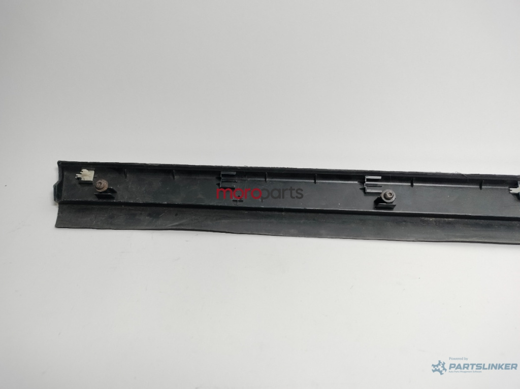 Bandou inferior usa dreapta fata Volkswagen Passat B5.5 berlina 4motion 2003 negru LC9Z OEM 3B0854940B