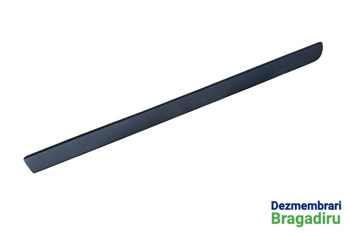 Bandou mijloc usa fata dreapta Cod: 8200073471 8200073471 Renault Megane 2 [facelift] [2006 - 2012] Hatchback 5-usi 1.5 dCi MT (86 hp)
